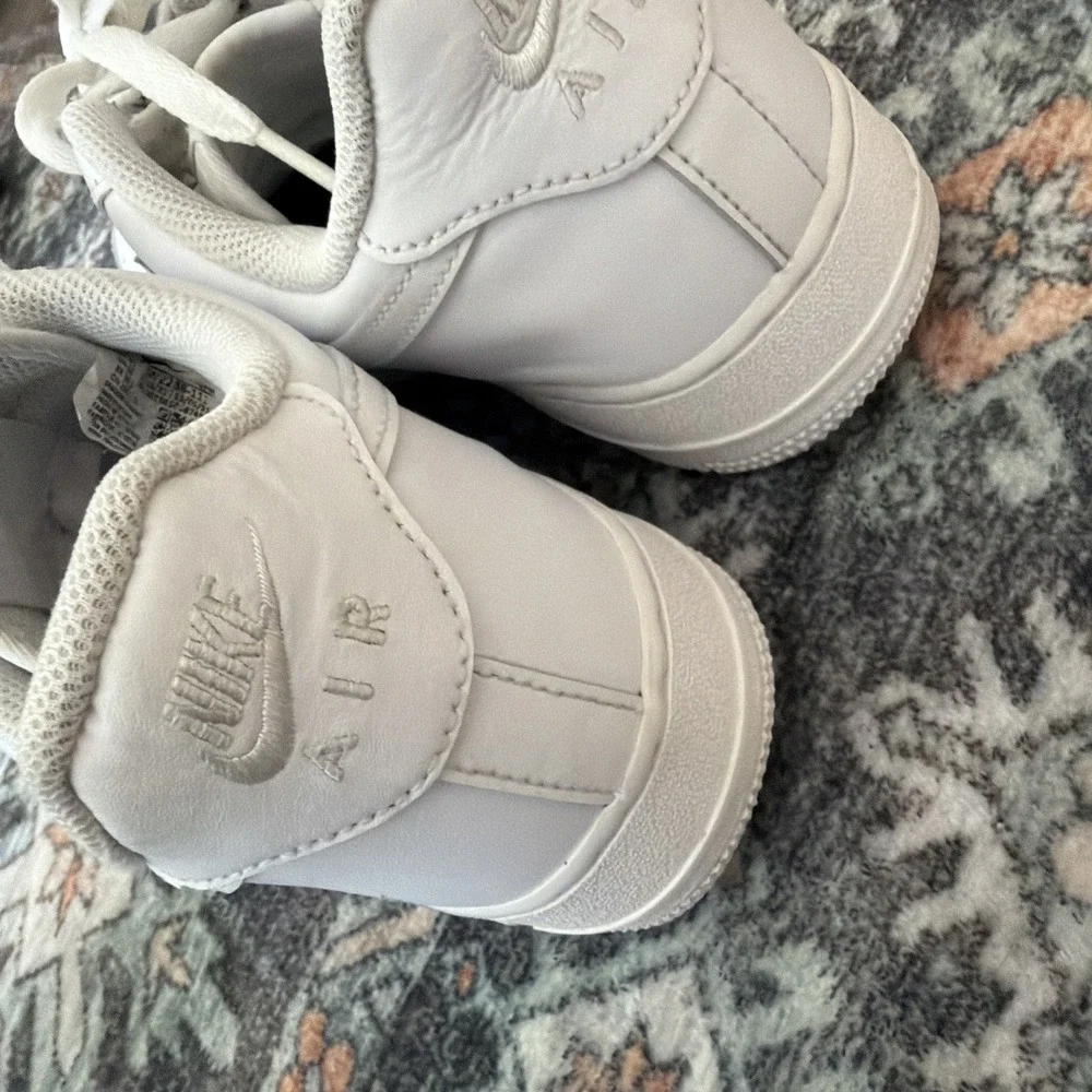 Nike Air Force 1 Low Top Men's Triple White Lace-Up Athletic Sneakers Size 8
